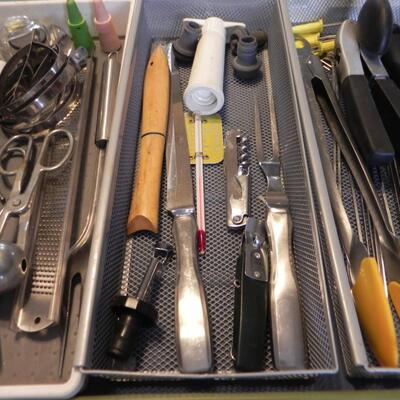 LOT 26  EATING & COOKING UTENSILS