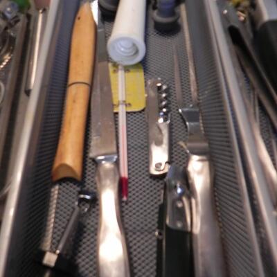 LOT 26  EATING & COOKING UTENSILS