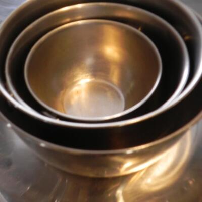 LOT 81  STAINLESS STEEL KITCHEN GADGETS