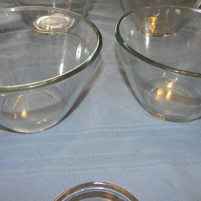 LOT 58  GLASS MIXING NESTING BOWL