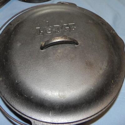 LOT 28  LODGE CAST IRON SKILLET #10