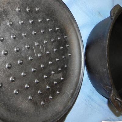 LOT 28  LODGE CAST IRON SKILLET #10
