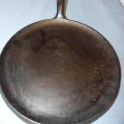 LOT 65   CAST IRON SKILLETS