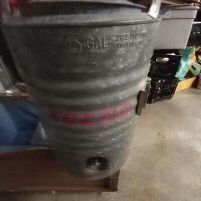 Vintage Igloo 5 gallon water container