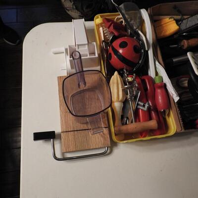 Box of miscellaneous kitchen tools