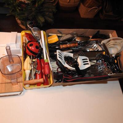 Box of miscellaneous kitchen tools