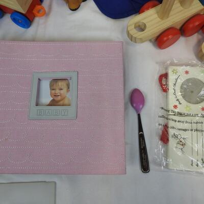 20+ Toddler/Baby Toys $ Decor: Photo Frame, Baby Shark Book, Puppet Bear