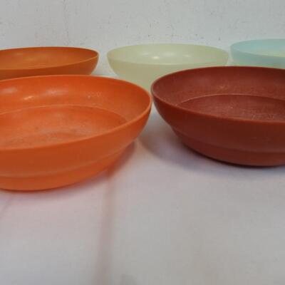 10 Tupperware Bowls, Vintage?
