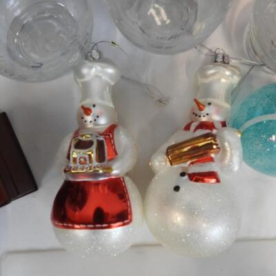 16 pc Christmas Decor: Ornaments, Caroler Candle Holder, Glasses,