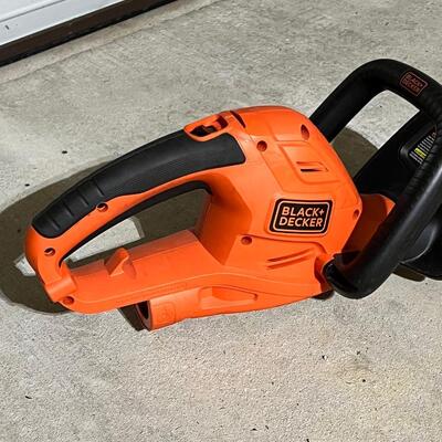 BLACK + DECKER ~ Electric Hedge Trimmer