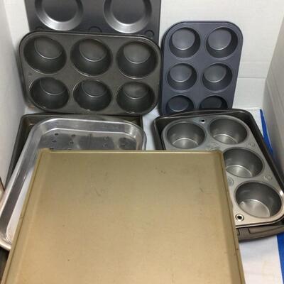 F501 Lot of Muffin Pans