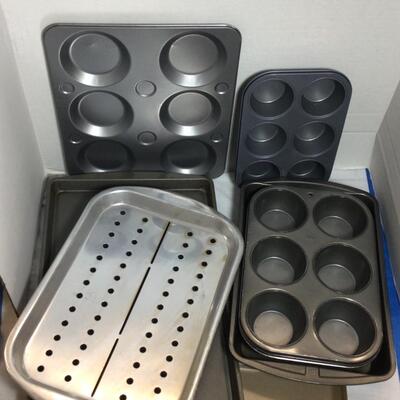 F501 Lot of Muffin Pans