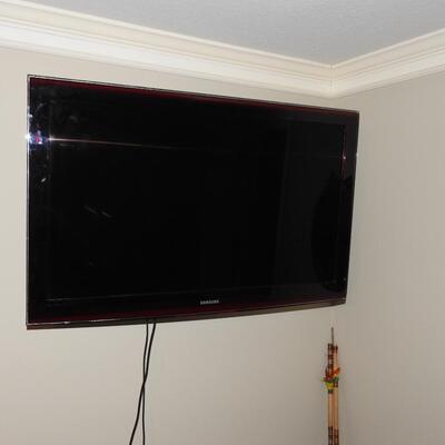 Great Samsung Smart  TV plus Wall mounts