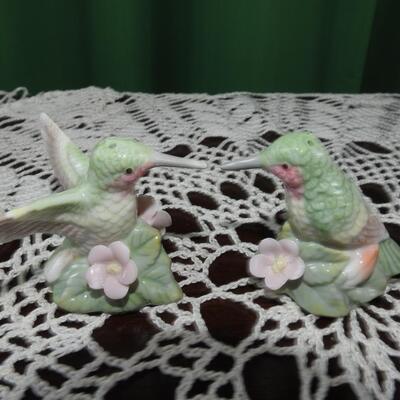 Hummingbird salt and peppers