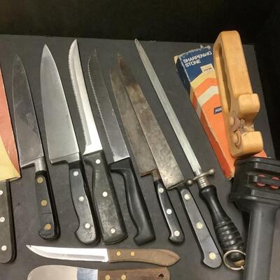F520 Lot of Knives ( Sabatier, Kitchen Aid, Surlatable, Hoffritz )