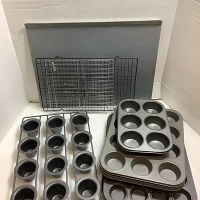 F536 Lot of Muffin Pans