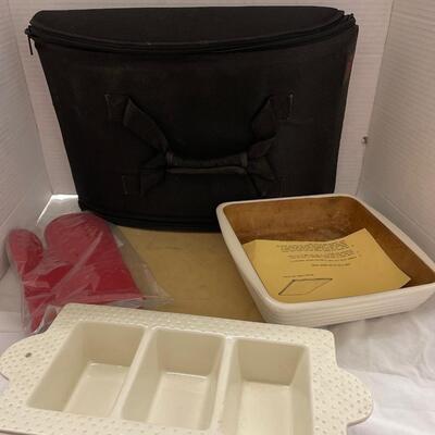 F538 Lot of Pampered Chef Baking Stone, Casserole, Carrier
