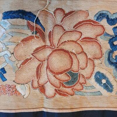 Lot 75: Antique Chinese Embroidery Silk Panel - Flowers
