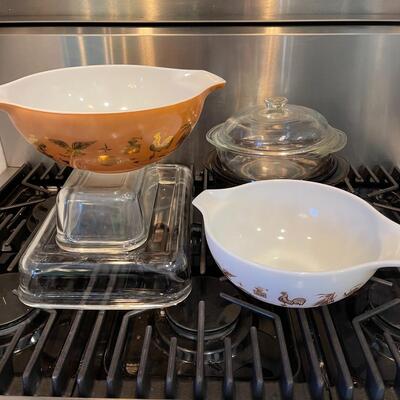 Lot 175   Vintage Pyrex Americana Mixing Bowls & Glass Baking Pans