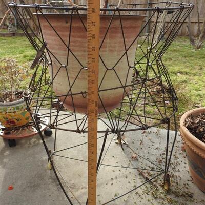 Metal plant stand and planter