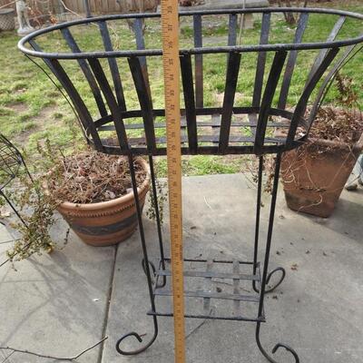 Metal plant stand