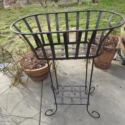 Metal plant stand