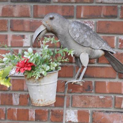 Yard art Metal crow