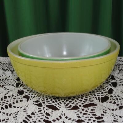 Pyrex nesting bowls