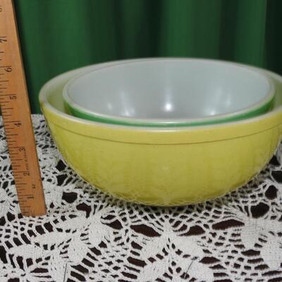 Pyrex nesting bowls