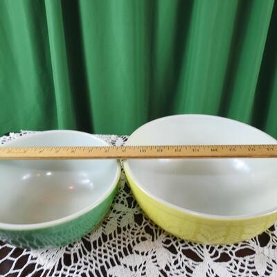Pyrex nesting bowls