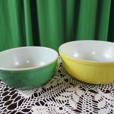 Pyrex nesting bowls