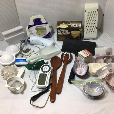 F545 Lot of Cooking Utensils