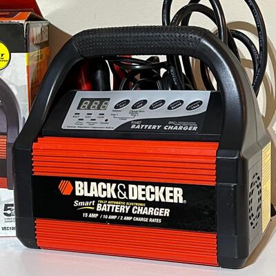 BLACK + DECKER ~ Smart Battery Charger