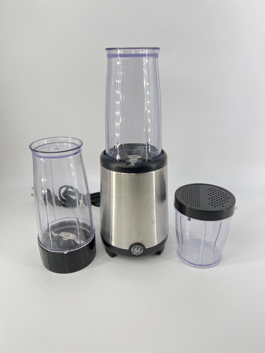 GE ~ Single Serve Blender & Sixteen (16) Accessories | EstateSales.org