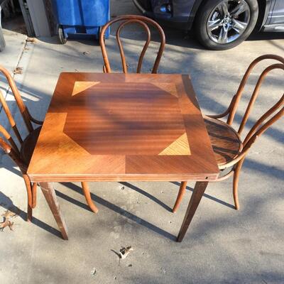 Beautiful vintage card table and 3 ice cream chairs