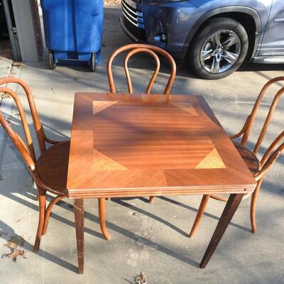 Beautiful vintage card table and 3 ice cream chairs