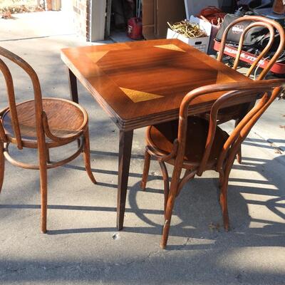 Beautiful vintage card table and 3 ice cream chairs
