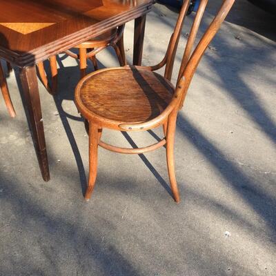 Beautiful vintage card table and 3 ice cream chairs