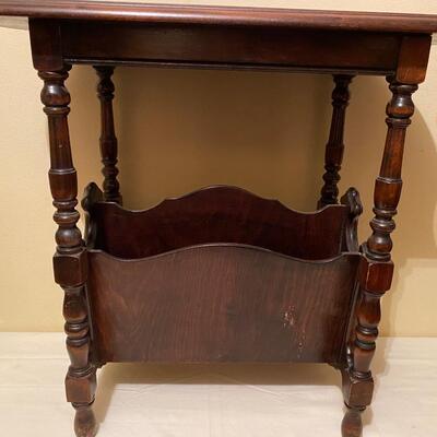 Vintage wooden table/magazine rack