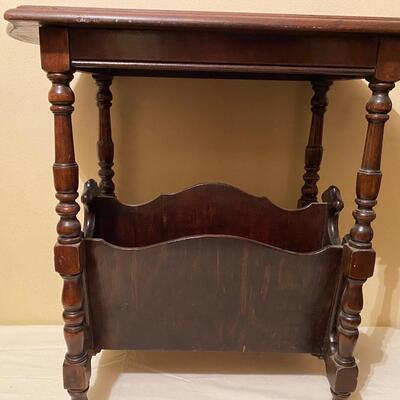 Vintage wooden table/magazine rack