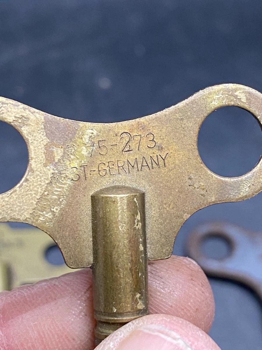 Lot of Miscellaneous Vintage Clock Turn Keys