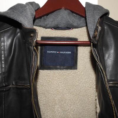 Tommy Hilfiger menâ€™s hooded bomber jacket