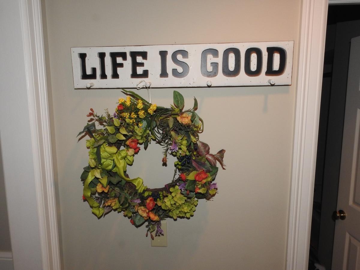 Life is good wall plaque and wreath
