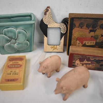 Farm Animal Décor: Piggy Family Figurines, Green Flower Ceramic, Chicken Vase