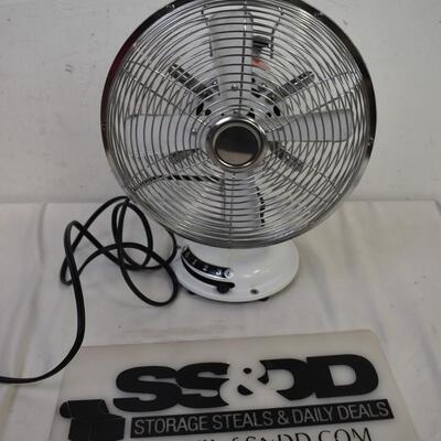 White Metal Oscillating Desk Fan, Good Condition