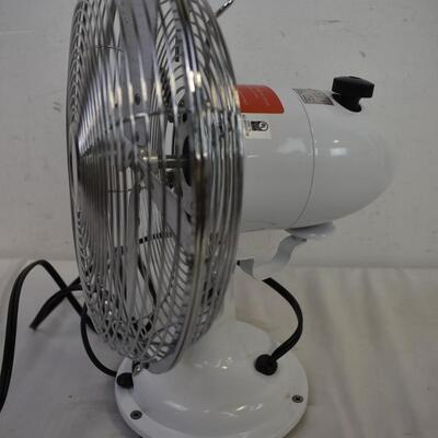 White Metal Oscillating Desk Fan, Good Condition