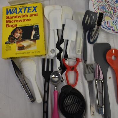 12+ Kitchen Lot: Serving and Cooking Utensils, Sandwich Bags, Lunch Box