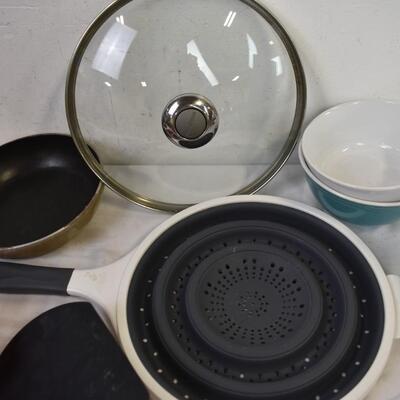 Kitchen Lot 15 Items: Rubberware Pot, Colander, Pans, Utensils, Bowls,
