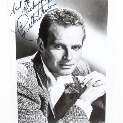 AUTOGRAPHED PHOTO - CHARLTON HESTON