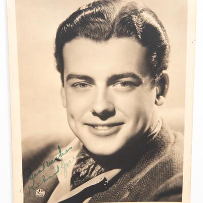 AUTOGRAPHED PHOTO - RICHARD GREEN